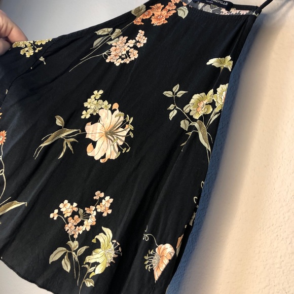 Floral Crop Top - Picture 2 of 3